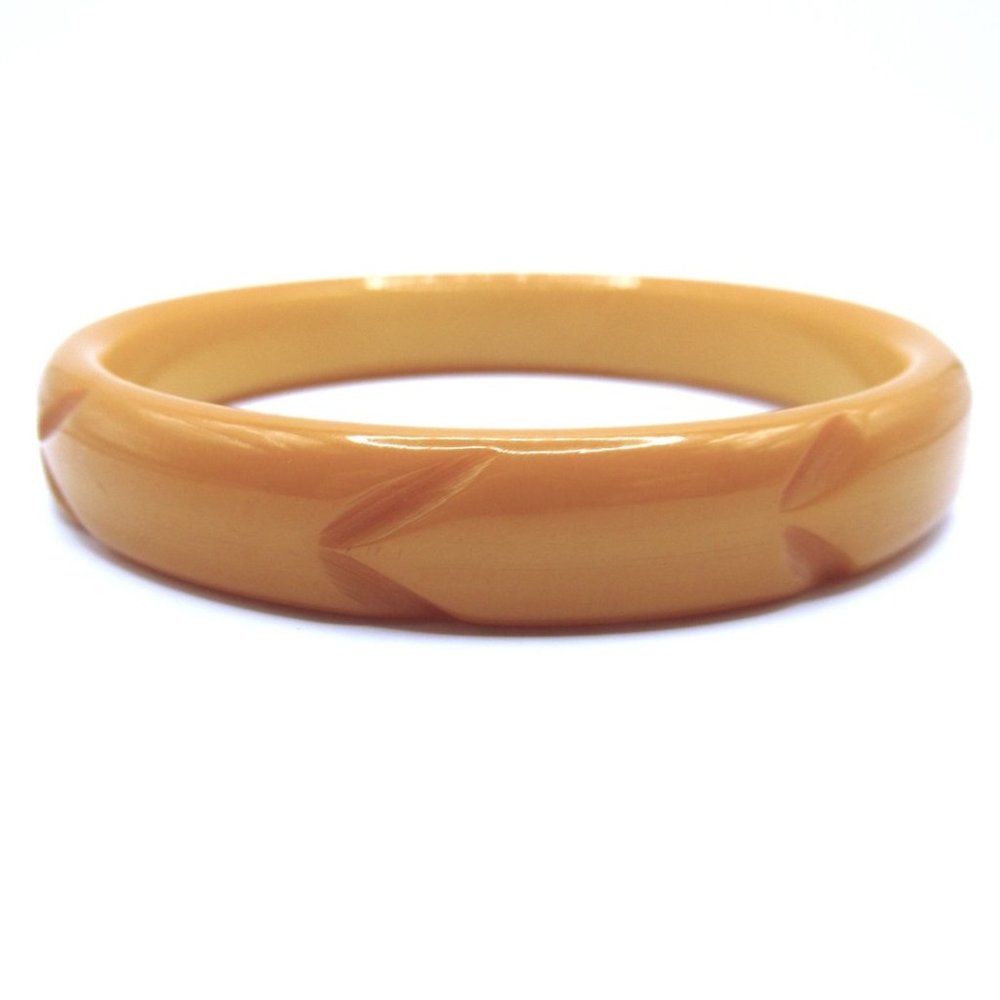 Vintage Carved Butterscotch Bakelite Bangle Bracelet - Picture 8 of 10